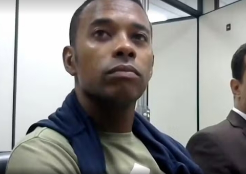 Robinho deixa isolamento e passa a dividir cela com outro preso