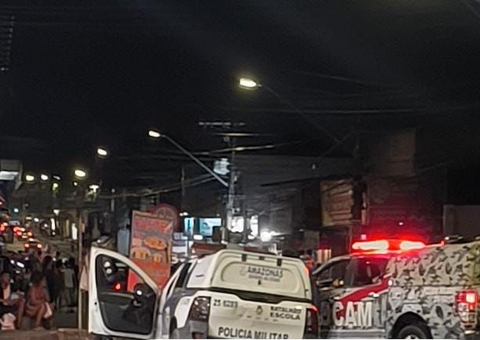 Homem é socorrido após ser baleado por pistoleiros na Feira do Manoa 