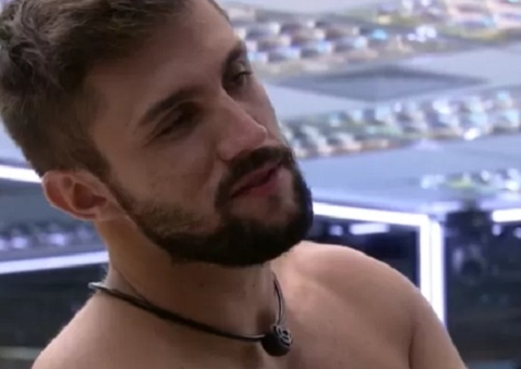 Arthur aposta em eliminação de Gil ao conversar com Rodolffo