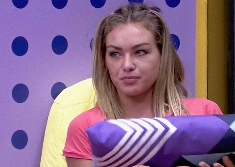 Bárbara se repreende ao falar de Douglas: 'quase falei uma expressão racista'