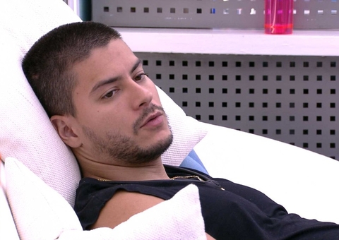 Sem papas na língua, Arthur afirma para PA: 'A cabeça do outro grupo é a Jade'