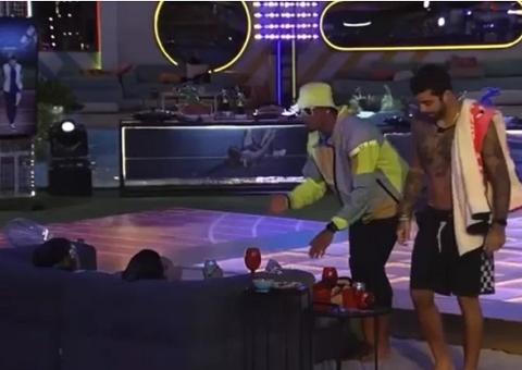 PA faz rima e brinca com relação de Laís e Gustavo: 'pensando no Rodrigo'