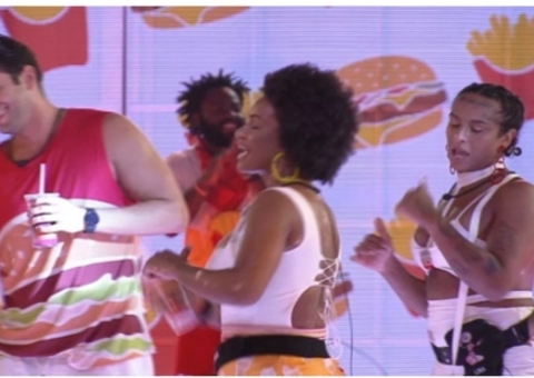 Gustavo brinca ao cantar hit de Israel & Rodolffo: 'Vem em mim, paredão'