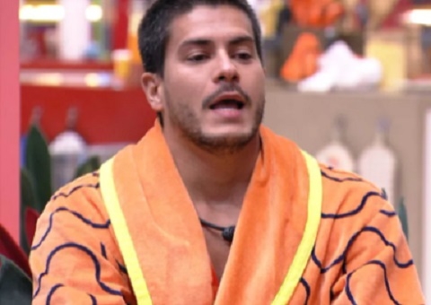Líder Arthur indica Laís ao paredão no BBB22