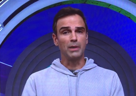 Tadeu 'tira onda' com lollipopers no paredão: 'pelo menos um vai voltar'