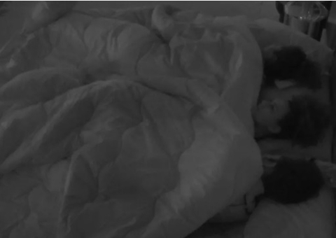 Comadres dormem juntas e comemoram: 'Finalmente a Linnderança chegou'