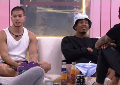 Arthur comenta aproximação de Eslovênia e Comadres: 'ficou estranho'