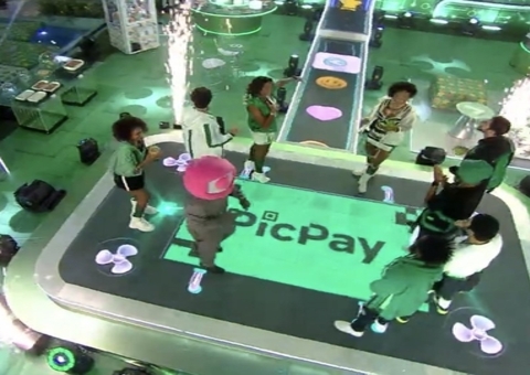 Boninho invade festa no BBB22 e dança com brothers; vídeo