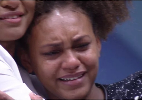 Com Natália no paredão, Jessi chora abraçada em sister: 'Vamos confiar'