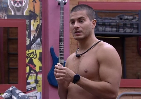 Arthur relata reação de amiga ao contar que ia para o BBB: 'Ficou brava'