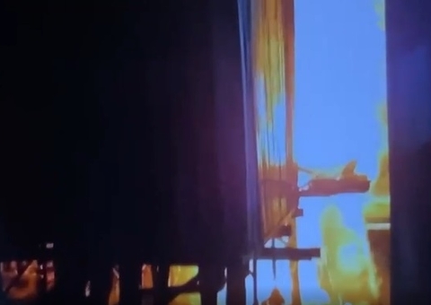 Incêndio atinge casas e deixa rastro de destruição durante feriado em Manaus