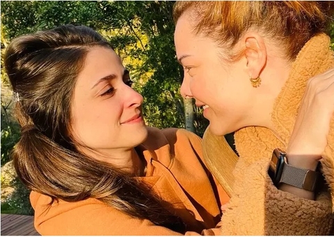 Fernanda Souza assume namoro com Eduarda Porto