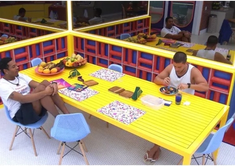 PA conta sobre convite para 'Farofa da Gkay'