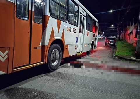 Motociclista tem cabeça esmagada por ônibus durante temporal em Manaus