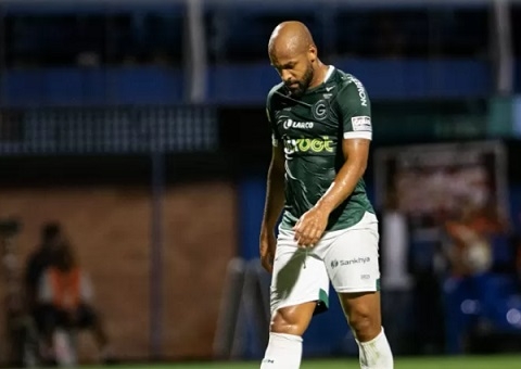 Fellipe Bastos denuncia racismo em jogo contra Atlético-GO: 'Chamou de macaco'
