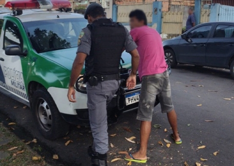 Foragido da justiça é preso passeando em beco de Manaus