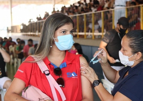 Manaus tem mais de 640 mil atrasados com a dose de reforço contra Covid-19