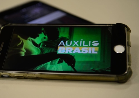 Beneficiários do Auxílio Brasil recebem hoje parcela de junho