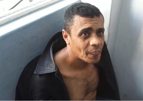 Autor da facada em Bolsonaro passará por nova perícia nesta segunda