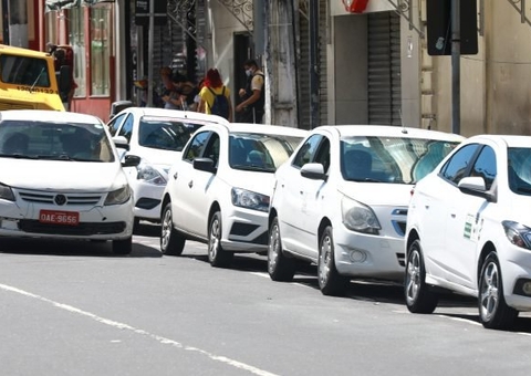 Mais de 3 mil taxistas são cadastrados para receber benefício em Manaus