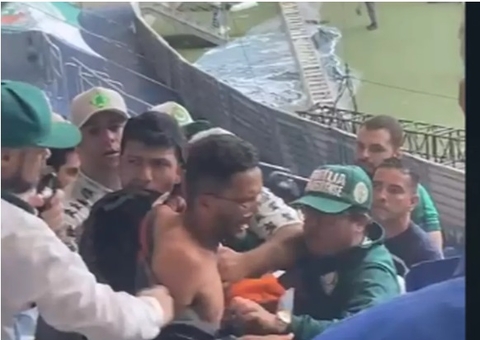 Torcedor do Flamengo é hostilizado ao assistir partida no setor do Palmeiras  no Allianz Parque 