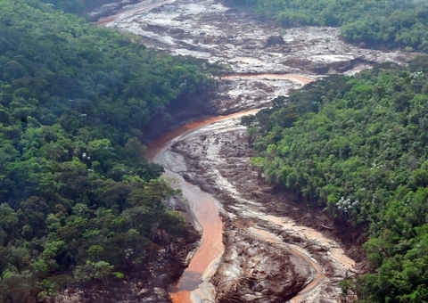 Sem acordo, os governos de MG e ES oficializam fim de negociação sobre tragédia em Mariana