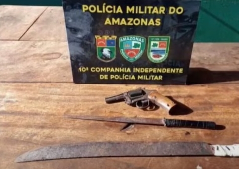 Homem surta e é preso após ameaçar vizinhos com terçado no Amazonas