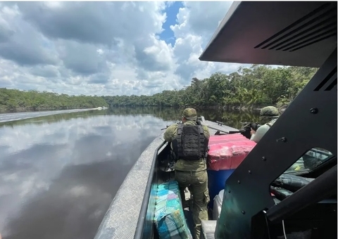 PF apreende 1,4 tonelada de drogas em rio no Amazonas
