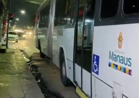 Bandidos armados invadem ônibus da linha 652 e tocam terror durante assalto em Manaus