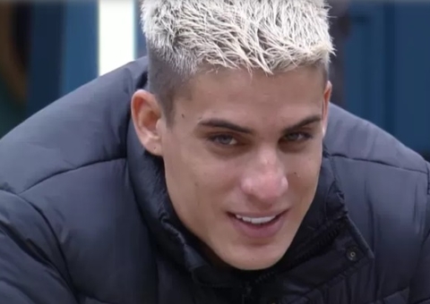 Sem saber de interesse de Tiago Ramos, Deolane pergunta com quem ele ficaria em A Fazenda