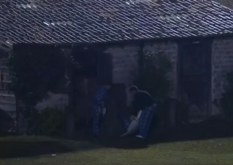 A Fazenda 14: Bruno Tálamo é 'expulso' da baia após roncar demais