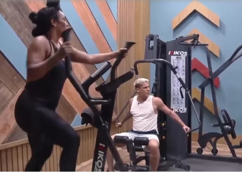 Rosi questiona quem é Kerline: 'É a que tem uma boca grande?'