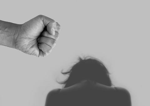 Homem ameaça atirar em policial para evitar prisão após agredir irmã em Manaus