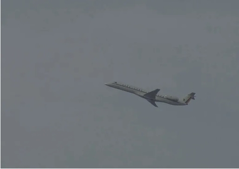 Avião com Bolsonaro arremete em aeroporto de Minas Gerais