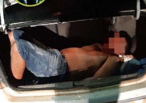 Vigilante é encontrado amarrado dentro de porta-malas de carro após ser sequestrado no Amazonas