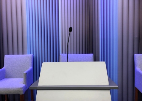 Amazonino Mendes falta a debate entre candidatos ao Governo do Amazonas