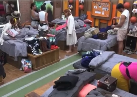 Moranguinho encontra calcinha suja e peoa diz: 'Se for menstruada é minha'