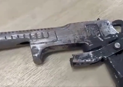 Dupla suspeita de cometer arrastões é presa com moto roubada em Manaus