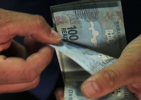 Beneficiários do Auxílio Brasil com NIS final 9 recebem hoje
