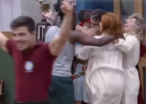 A Fazenda: Iran e Thomaz são a dupla vencedora da prova de fogo