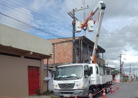 Ruas e avenidas de 5 bairros ficam sem energia nesta segunda-feira em Manaus
