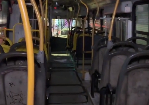 Ônibus da linha 650 é alvo de assaltantes em Manaus