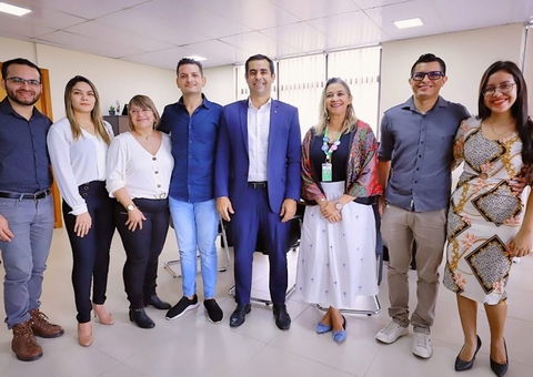 Aprovados em concurso da defensoria tomam posse em Manaus