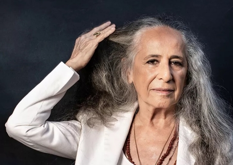 Maria Bethânia toma posse e se torna imortal na Academia de Letras