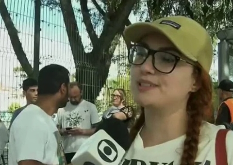 Fã do Foo Fighters deixa repórter sem graça ao comemorar 'prisão' de Bolsonaro; vídeo