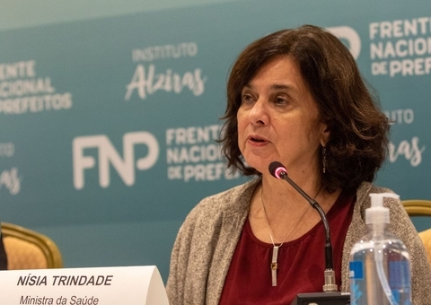 Ministra da Saúde critica negacionismo de Bolsonaro e defende 'intensificar' vacinação contra Covid