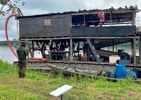 Draga utilizada no garimpo ilegal é desativada no Amazonas