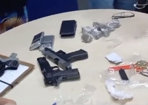 Polícia prende mãe e filho com armas e drogas em Manaus