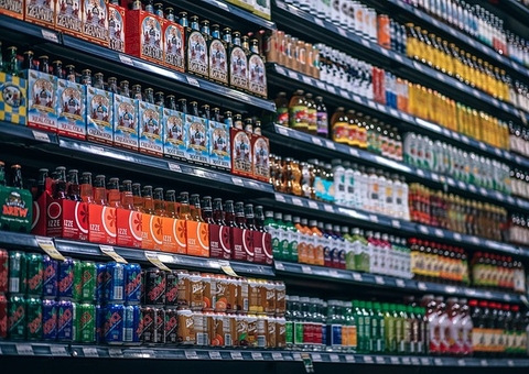 Suspeito é preso ao roubar grades de refrigerante em supermercado de Manaus