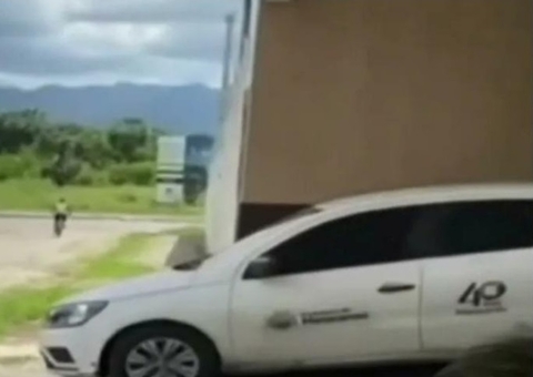 Servidor é afastado após ser visto saindo de motel com carro da prefeitura